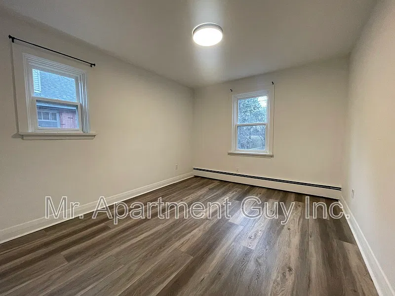 2 bed, 1.0 bath, $1,695 — Photo 2