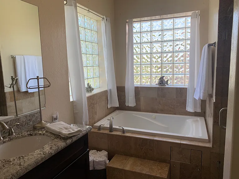 548 W Mendoza Ave — Photo 23