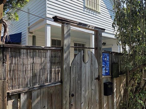 3rd image of 614 Roberts Ln