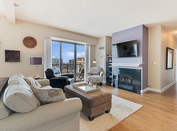 3rd image of 41 E 8th St #2505-06