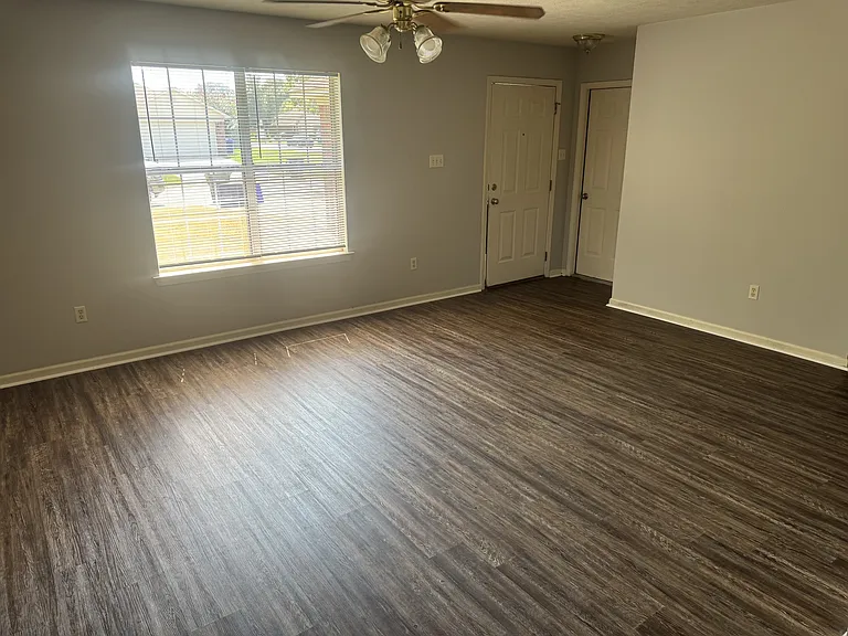 1435 Arapaho Trl — Photo 4