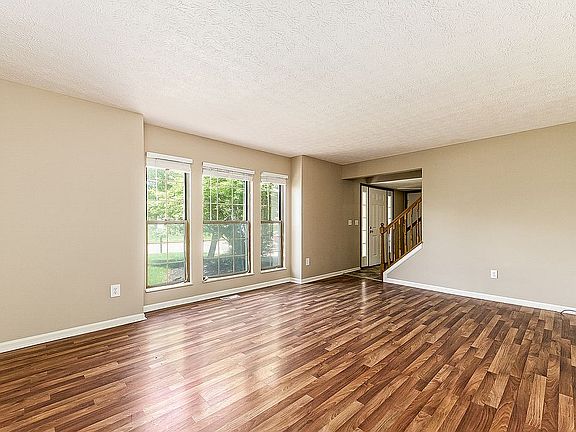 5th image of 850 Sharon Glyn Dr