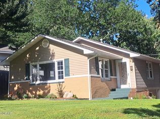 1313 Fairmont Dr, Neosho, MO 64850