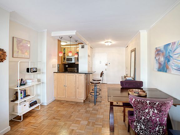 3rd image of 210 E 15th St APT 8B