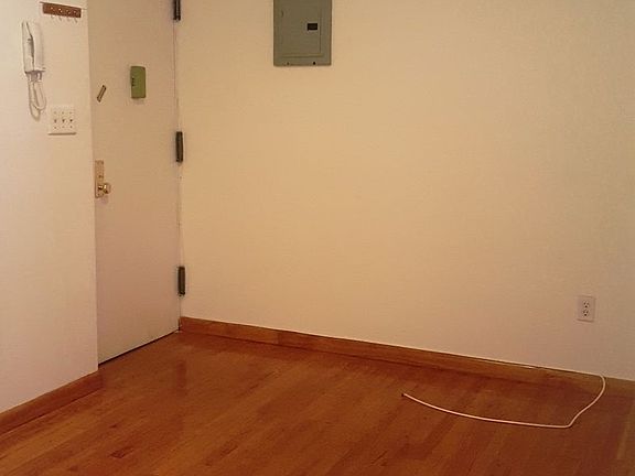 3rd image of 195 Mulberry St #25A