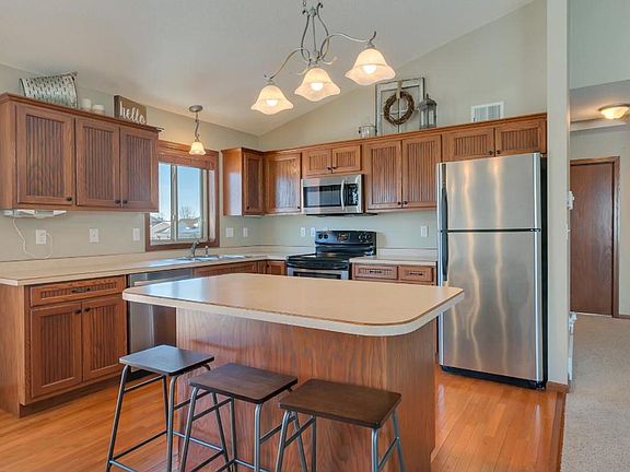 3rd image of 1004 Sequoia Ave