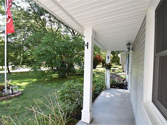 2nd image of 34 Parkmeadow Dr