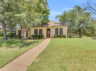 1100 Rock Ridge Dr, Burleson, TX 76028