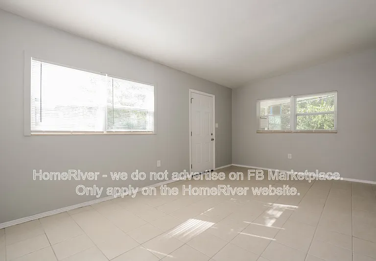 540 17th St NE — Photo 2