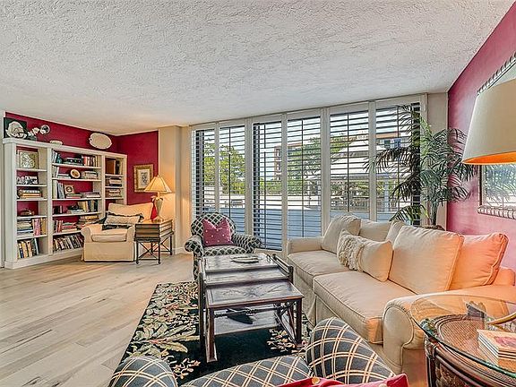 4th image of 707 S Gulfstream Ave Unit 204