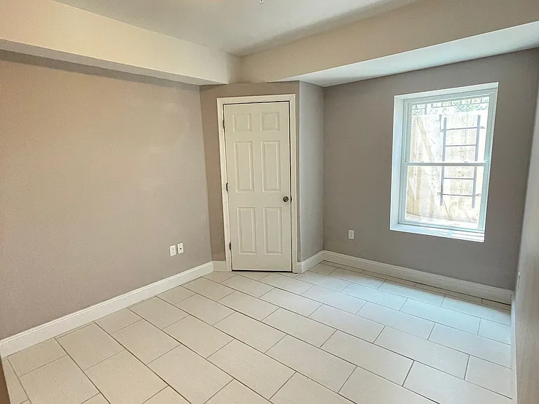 4111 Ludlow St — Photo 12