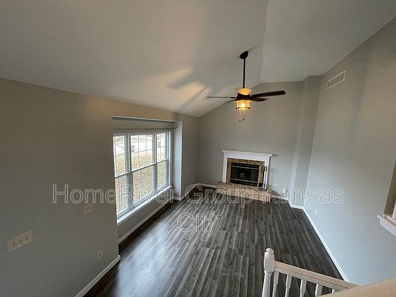 4th image of 1600 Cove Dr
