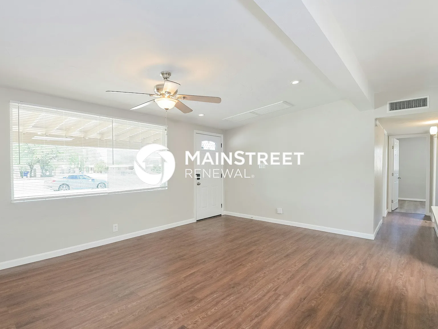 1725 S Rosemont Ave — Photo 2