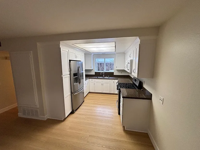 518 Fernleaf Ave #BACK — Photo 8