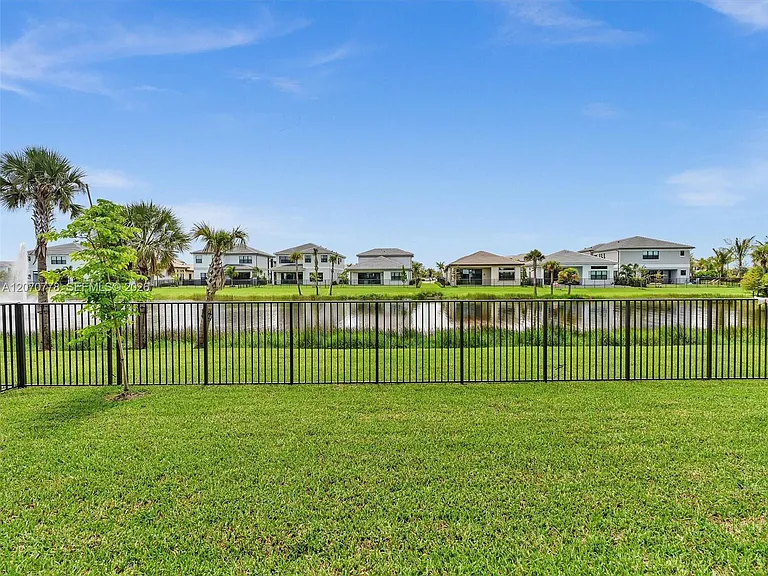 10032 Stockrun Dr — Photo 17