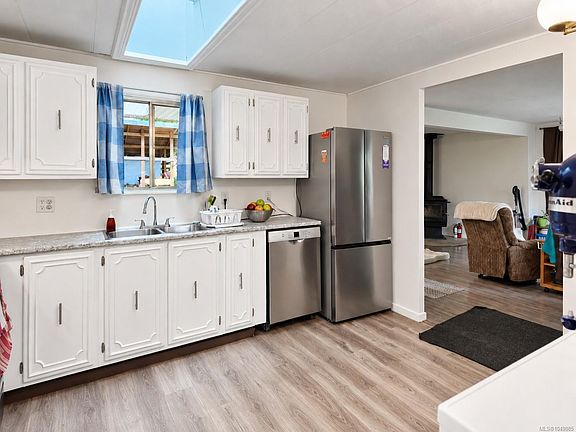3rd image of 3897 Searidge Pl