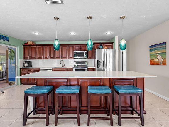 4th image of 410 85th St