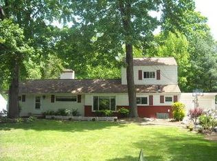 4927 Eastpark Dr, North Olmsted, OH 44070