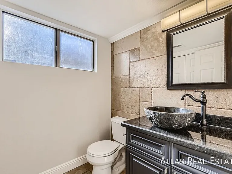 8834 W Willowbrook Dr — Photo 7