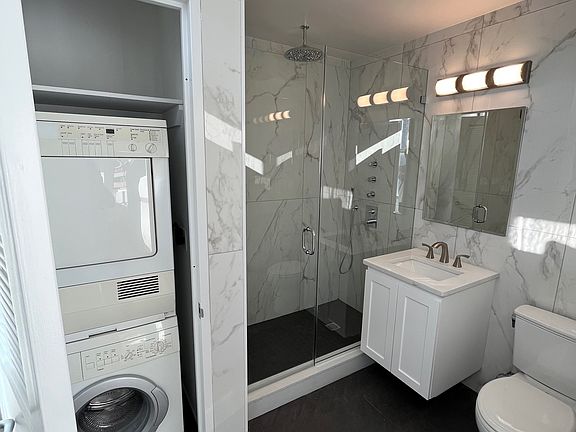 4th image of 556 3rd Ave APT 2401