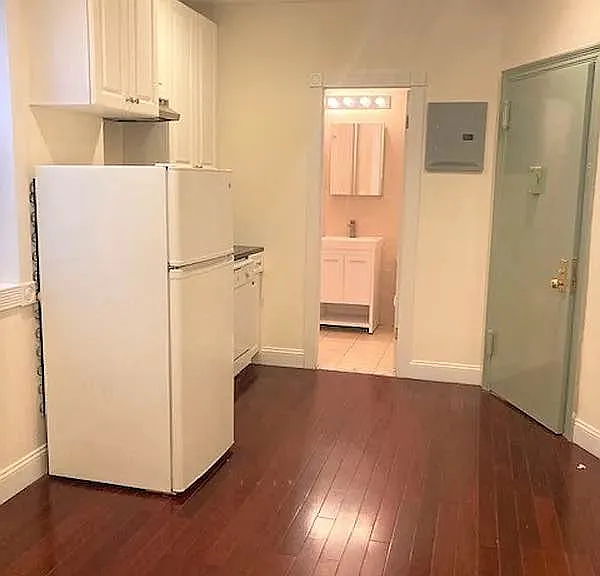 228 E 26th St #4K — Photo 5