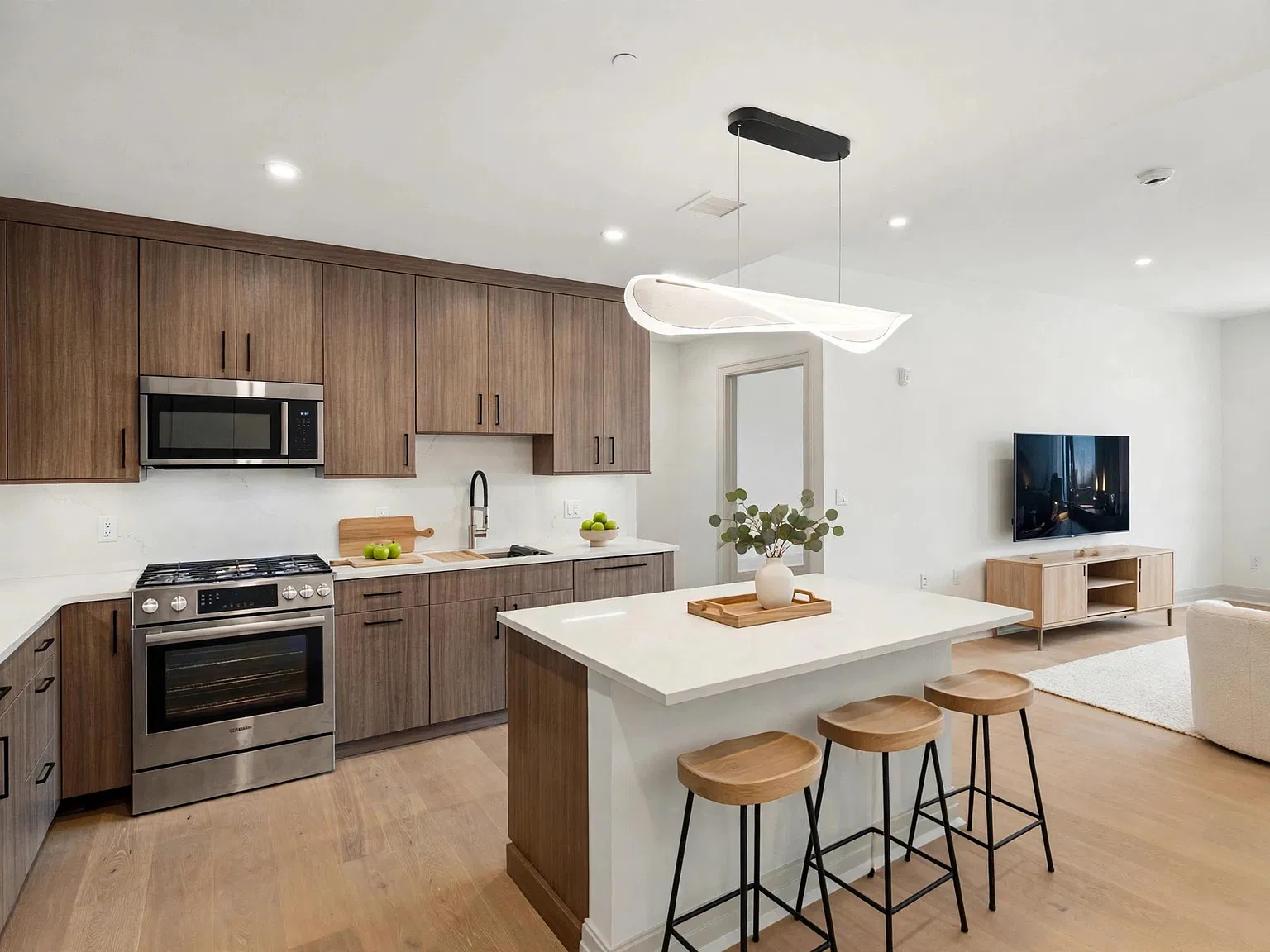 2 bed, 1104 sqft, $5,200 — Photo 2
