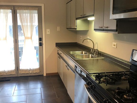 4th image of 17581 Cambridge Pl