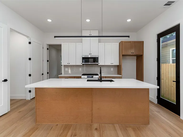 4353 Aledo St #B — Photo 7