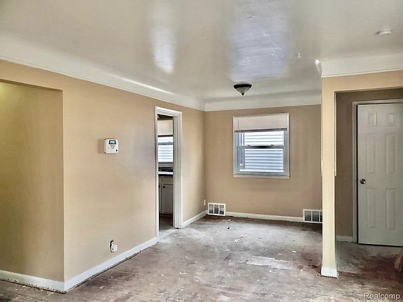 3rd image of 20543 Lindsay St