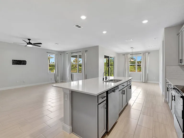 8606 Dahlia Cir — Photo 10