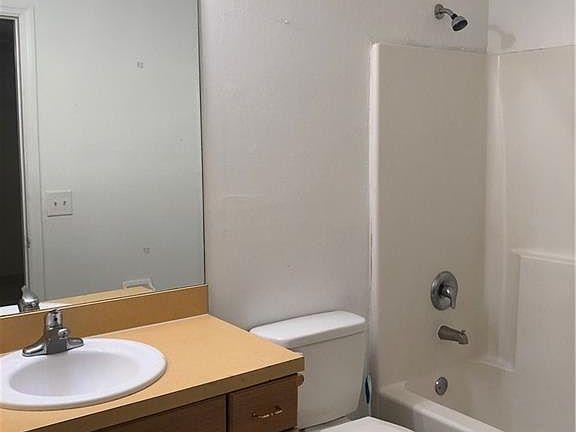 3rd image of 4766 Golfview Blvd #4766