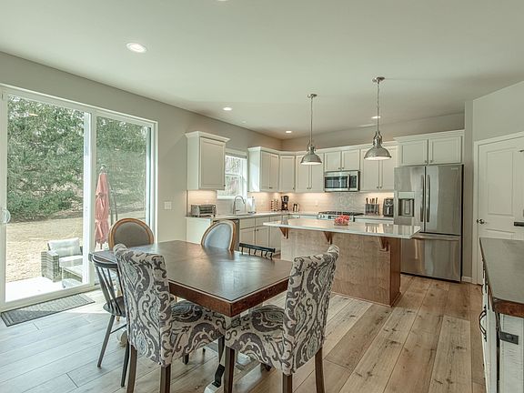 4th image of 9425 Tawny Acorn Dr