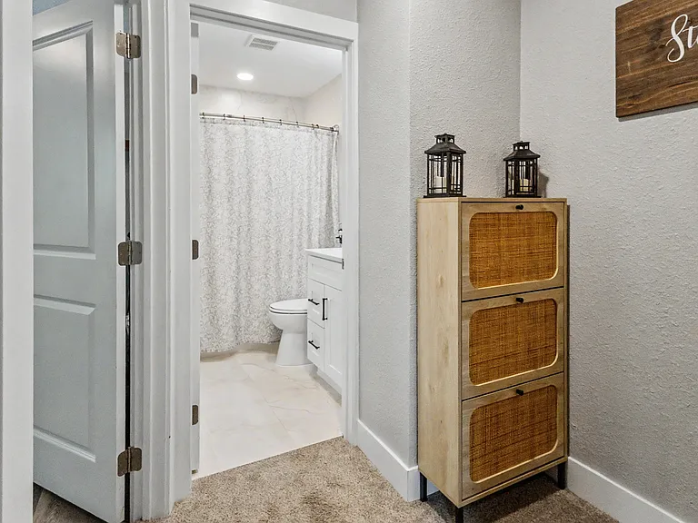 2202 W Mistletoe Ave #2200 — Photo 4