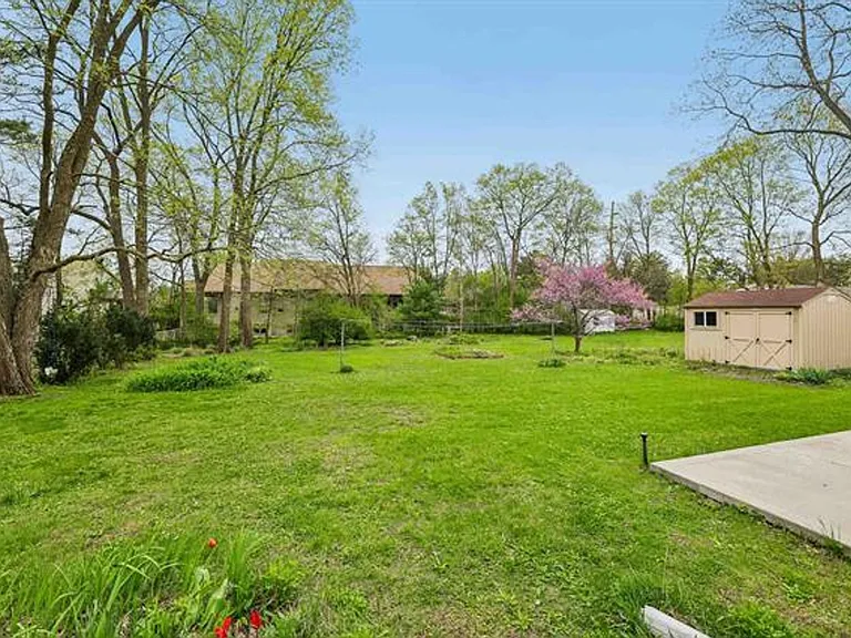 875 Water St — Photo 2