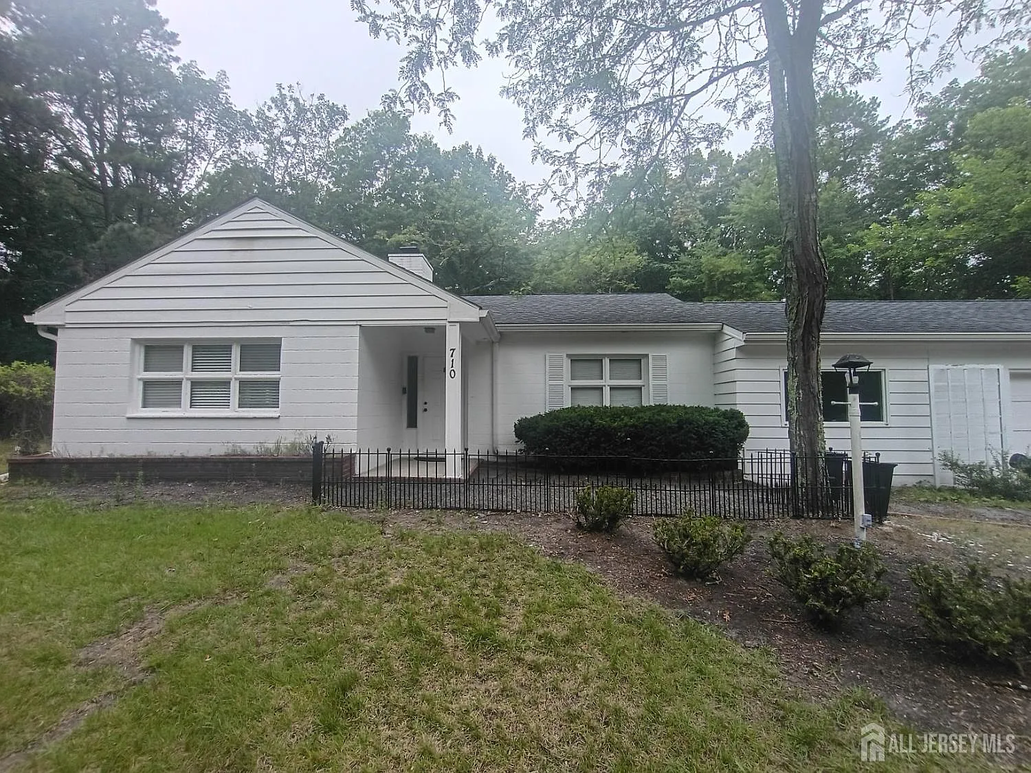 3 bed, 1.0 bath, 1428 sqft, $3,200 — Photo 1