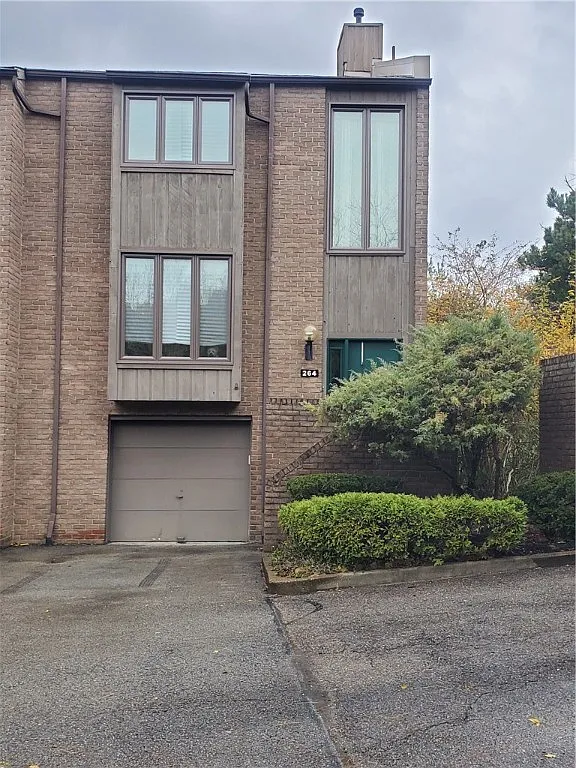 264 Elm Ct photo 1