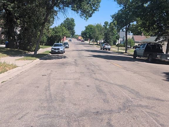 5th image of 933 Summit Ave