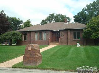 8688 Marquette Dr, Grosse Ile, MI 48138