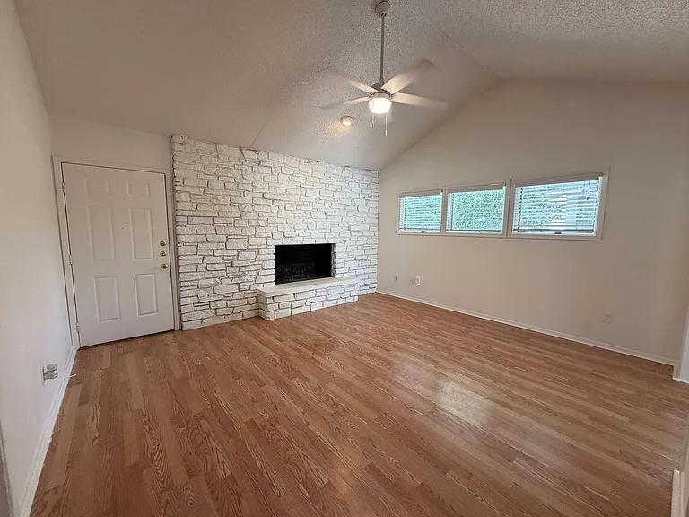 2407A Winsted Ln — Photo 4