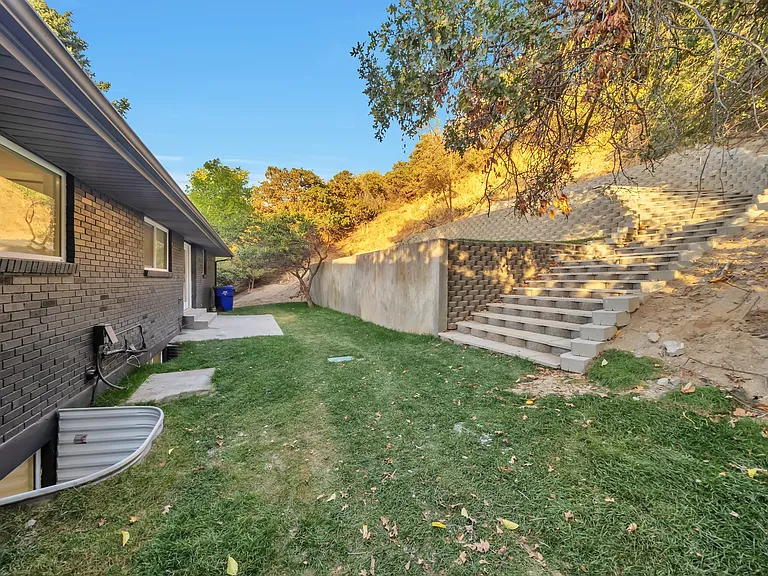 552 Chelsea Dr — Photo 9