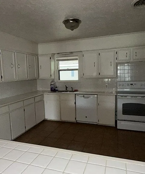 2022 S Walnut St — Photo 4