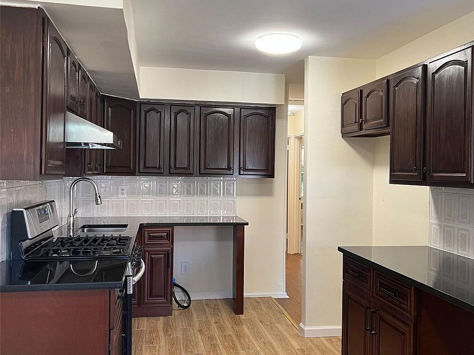 1st image of 3020 72nd St