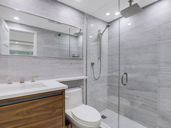 4th image of 820 Ketch Dr APT 1