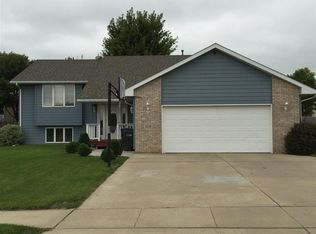 1719 S Lorne Ln, Sioux Falls, SD 57106
