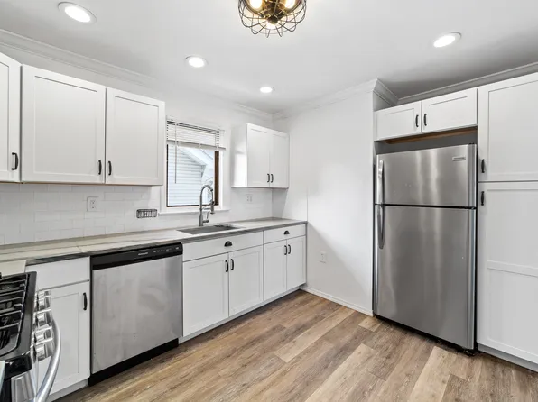 2138 Wascana Ave #Up, Lakewood, OH 44107