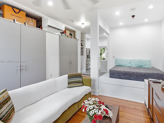 2nd image of 750 Espanola Way APT 5