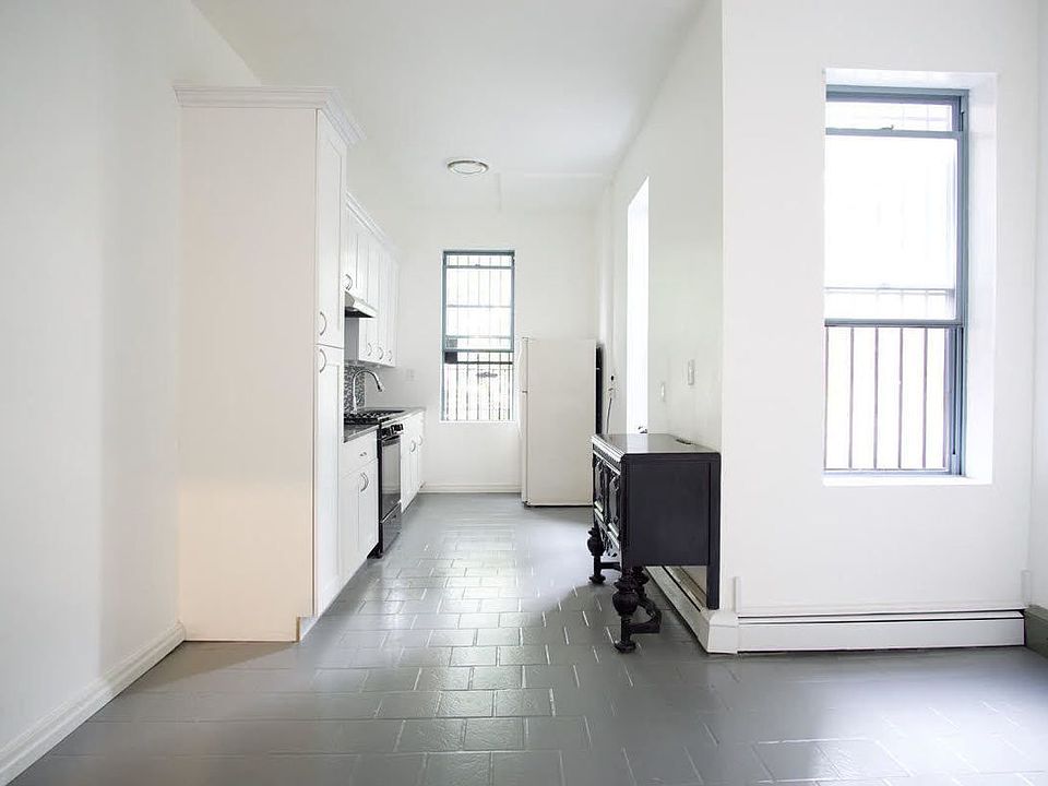 1st image of 785 Franklin Ave APT 1B