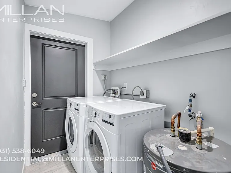 325 Capri Boulevard — Photo 39