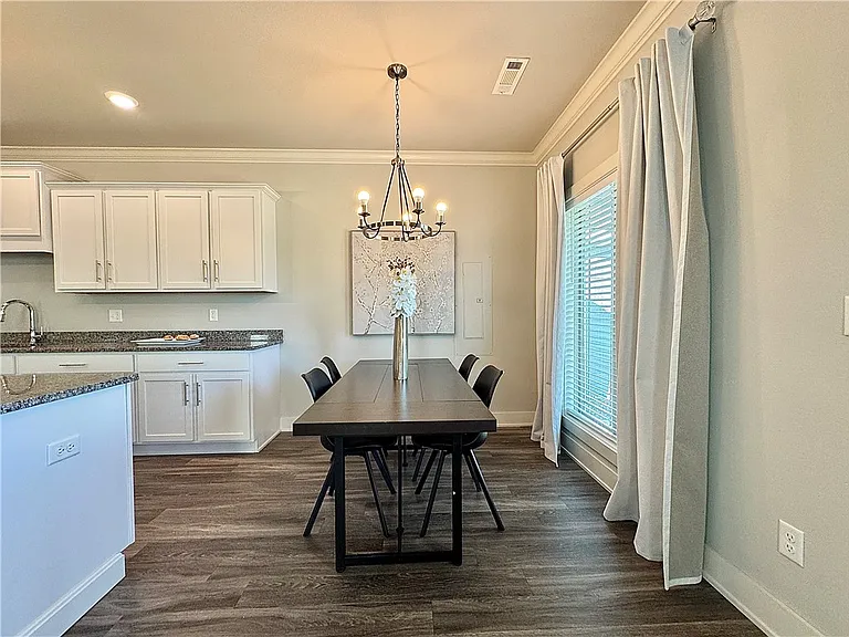 915 NE Heights Ln — Photo 14