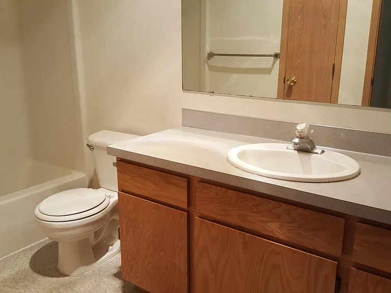 450 NW Parr Dr #2 — Photo 8